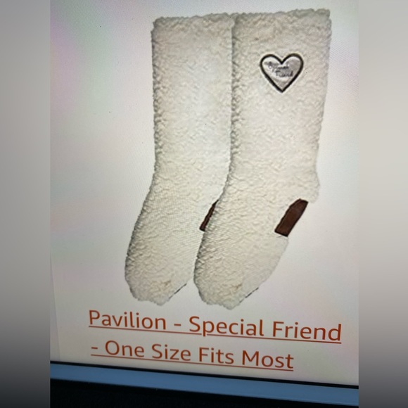 NWT Pavilion Gift Co. - The Comfort Collection cream color sherpa slippers, OS - Picture 2 of 7